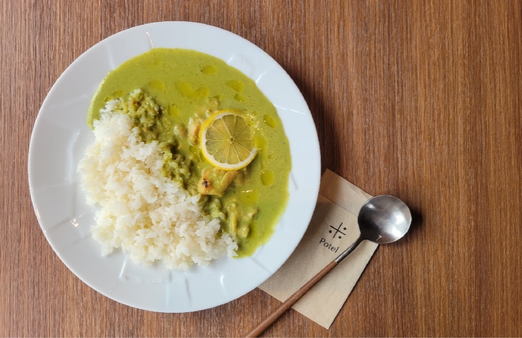 【お知らせ】明日よりCafeで『チキンと小松菜のグリーンカレー』販売スタート！！ 