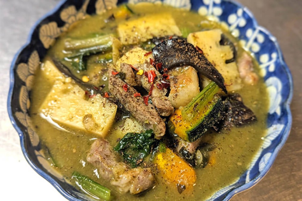 京都発！世界初？のラオス料理本。研究者を志した二人のラオス料理は、ディープな美味しさらしい