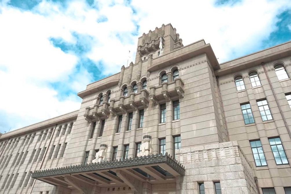 武田五一を愛する“建築探偵”の推理が、京都のモダン建築の謎を次々に解いているらしい