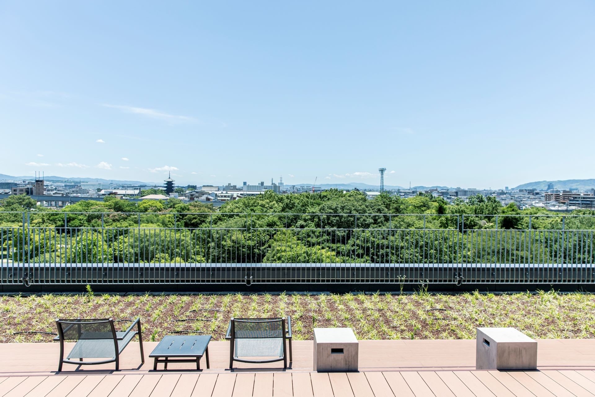 【Roof Top Terrace】今昔を感じられる「パノラマビュー」を楽もう