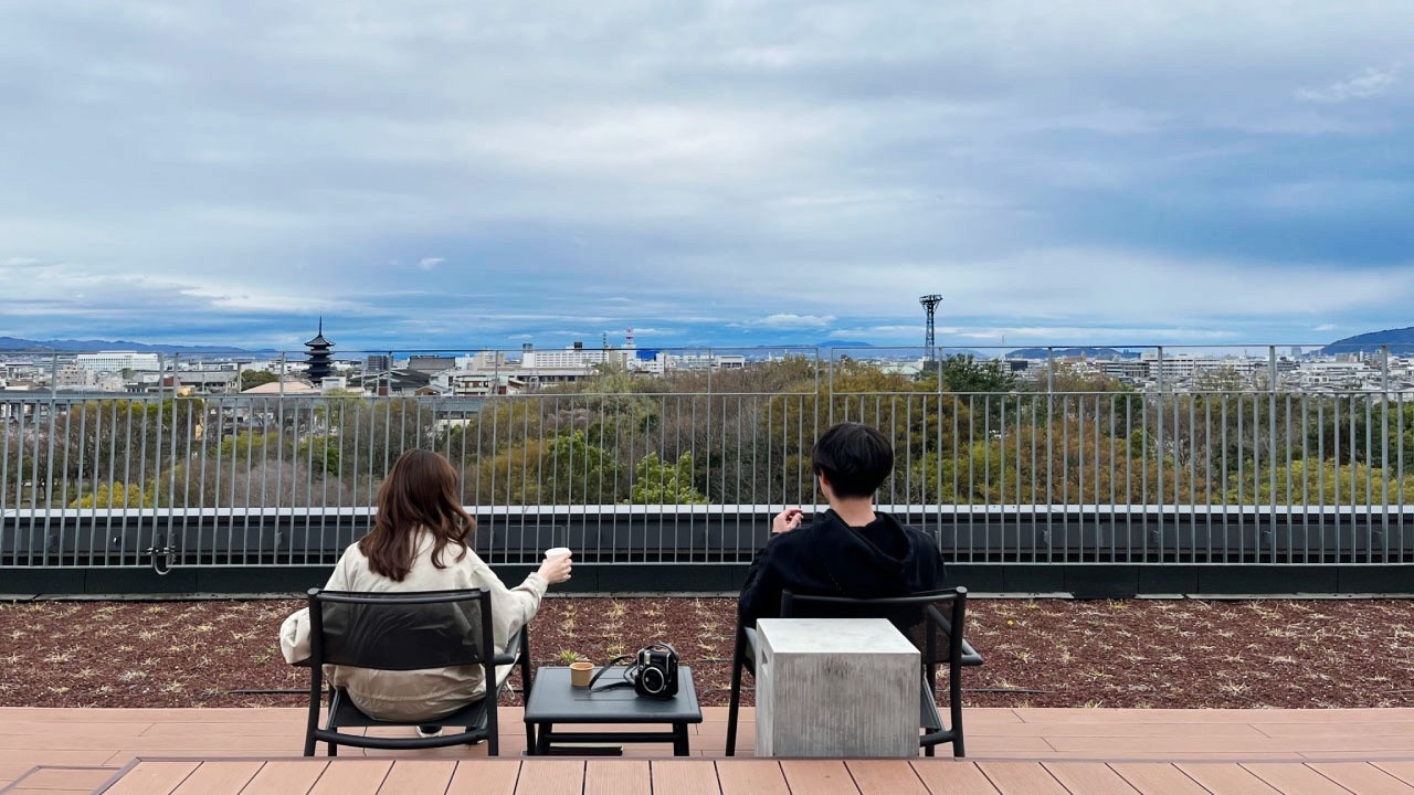 【Roof Top Terrace】今昔を感じられる「パノラマビュー」を楽もう